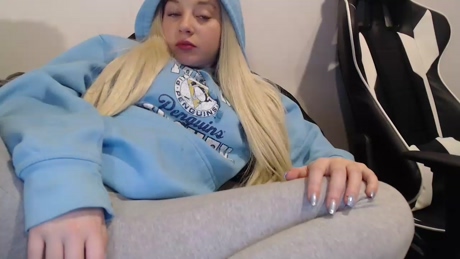 petitegirluvsdick  05-03-2022